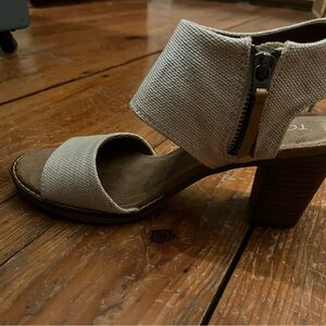 Toms Cream Heeled Sandals with Chunky Block Heel